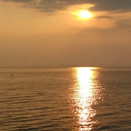 Victoria بوموري